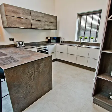 Contemporary 2 Bedroom Eco With A Twist * Marton-in-Cleveland