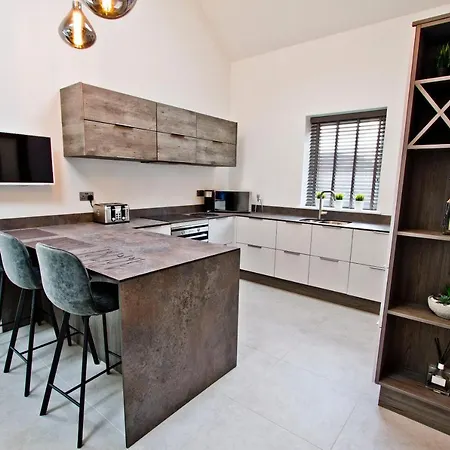 Contemporary 2 Bedroom Eco With A Twist *