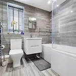 Dom wakacyjny Contemporary 2 Bedroom Eco With A Twist