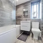 Dom wakacyjny Contemporary 2 Bedroom Eco With A Twist