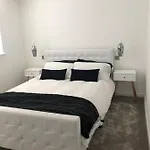 Contemporary 2 Bedroom Eco With A Twist Dom wakacyjny Marton-in-Cleveland